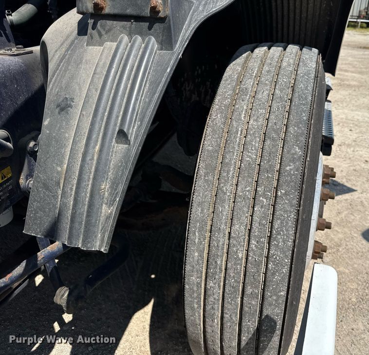 image for item DI9046 2017 Volvo VNM semi truck