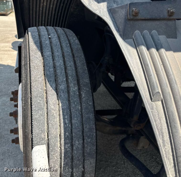 image for item DI9046 2017 Volvo VNM semi truck