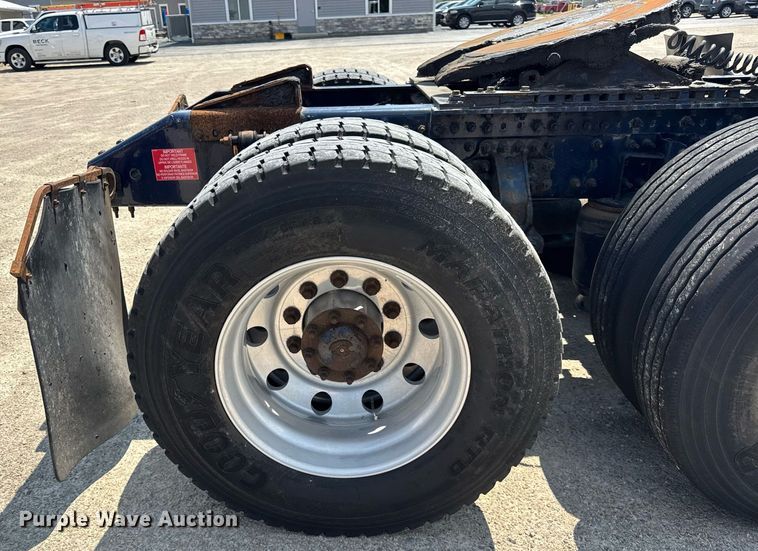 image for item DI9046 2017 Volvo VNM semi truck