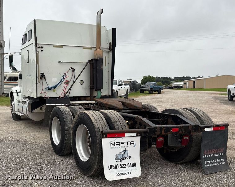 image for item DM1912 2006 International 9400i semi truck