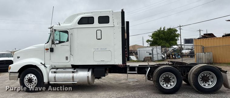 image for item DM1912 2006 International 9400i semi truck