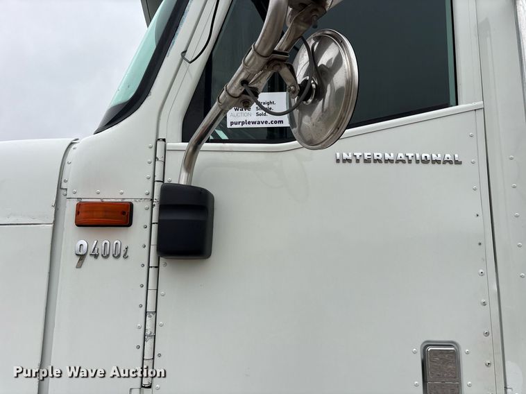 image for item DM1912 2006 International 9400i semi truck
