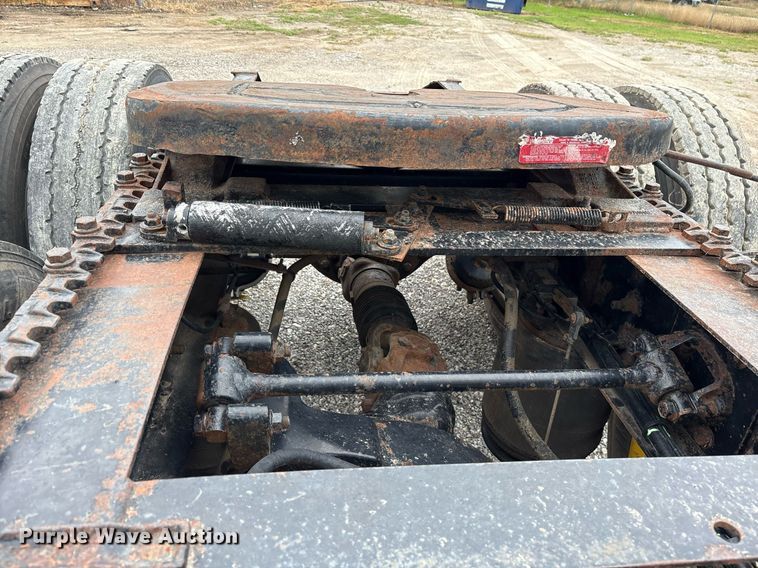 image for item DM1912 2006 International 9400i semi truck