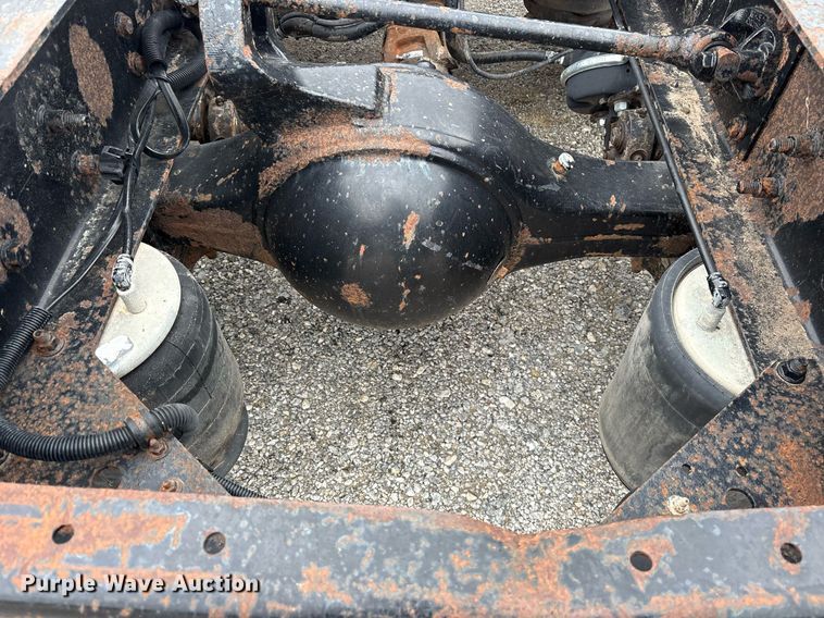 image for item DM1912 2006 International 9400i semi truck