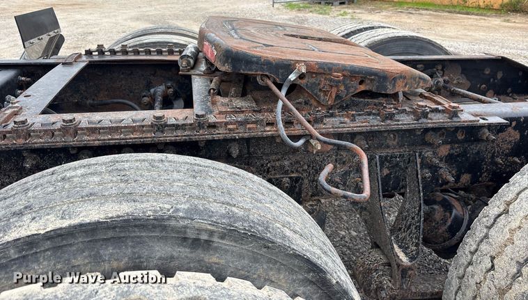 image for item DM1912 2006 International 9400i semi truck