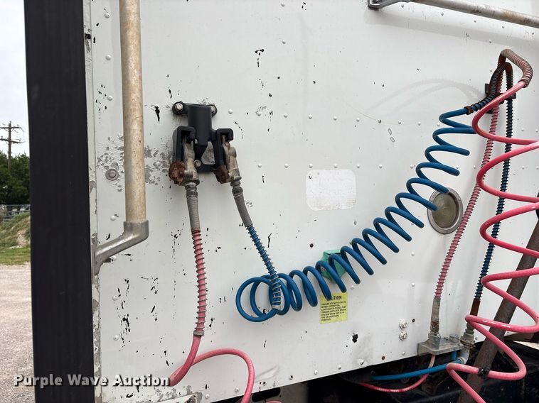 image for item DM1912 2006 International 9400i semi truck