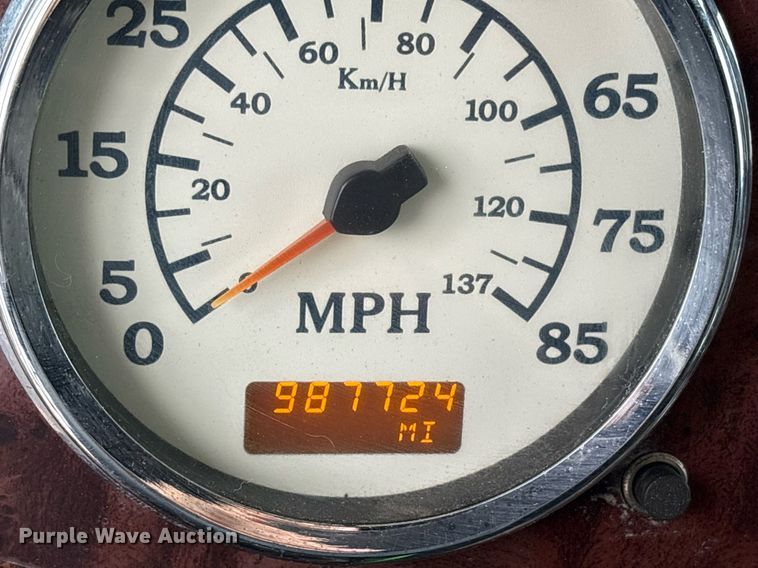 image for item DM1912 2006 International 9400i semi truck