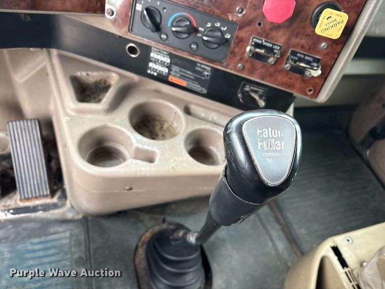 image for item DM1912 2006 International 9400i semi truck