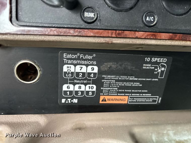 image for item DM1912 2006 International 9400i semi truck