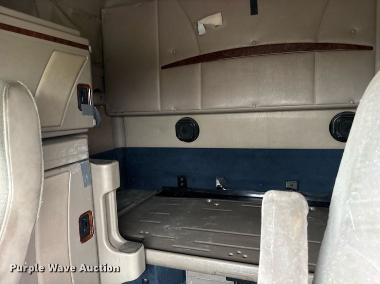 image for item DM1912 2006 International 9400i semi truck