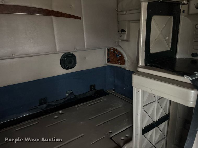 image for item DM1912 2006 International 9400i semi truck