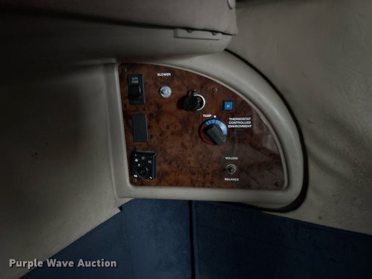 image for item DM1912 2006 International 9400i semi truck