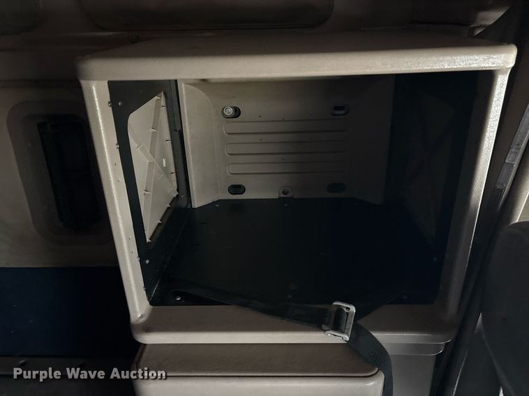 image for item DM1912 2006 International 9400i semi truck