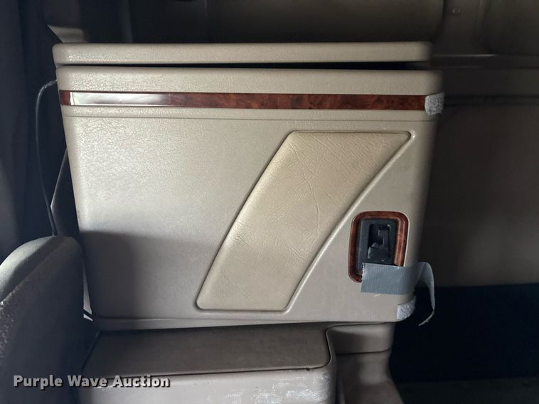 image for item DM1912 2006 International 9400i semi truck