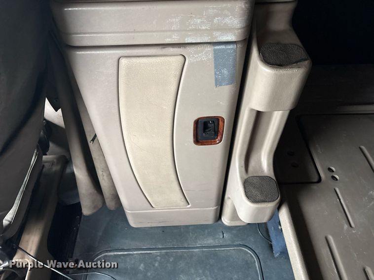 image for item DM1912 2006 International 9400i semi truck