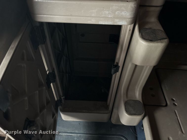 image for item DM1912 2006 International 9400i semi truck