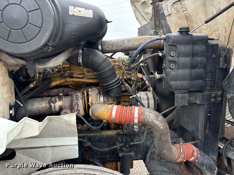 image for item DM1912 2006 International 9400i semi truck