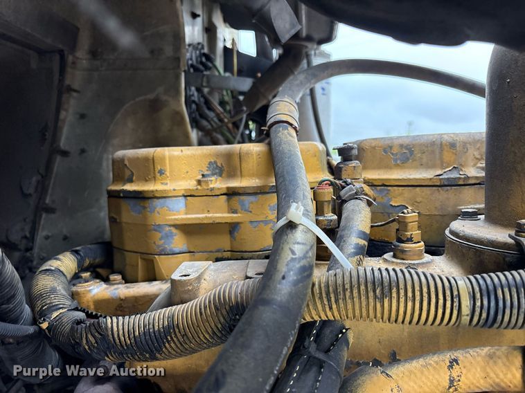 image for item DM1912 2006 International 9400i semi truck