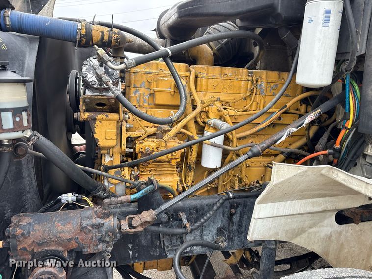 image for item DM1912 2006 International 9400i semi truck