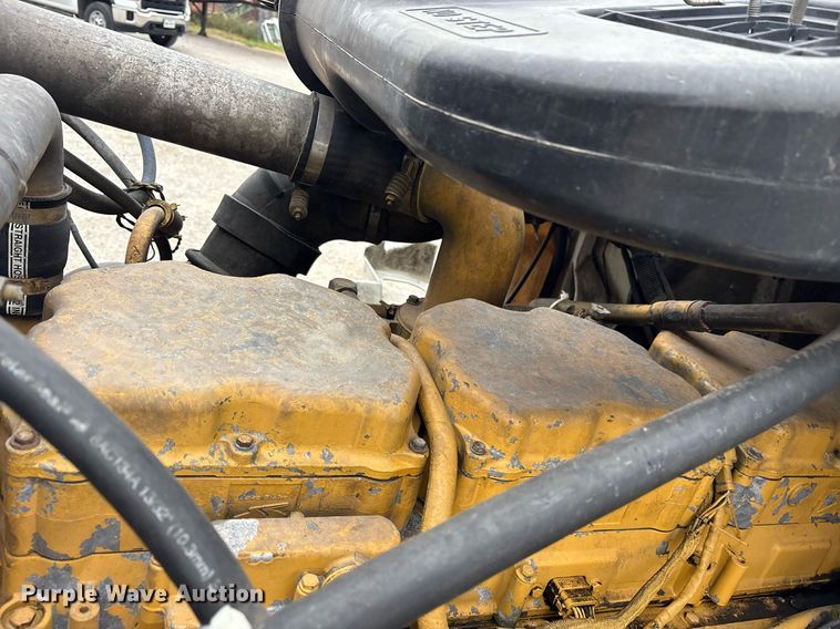 image for item DM1912 2006 International 9400i semi truck