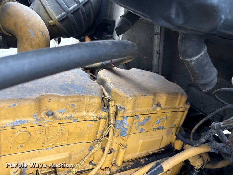 image for item DM1912 2006 International 9400i semi truck