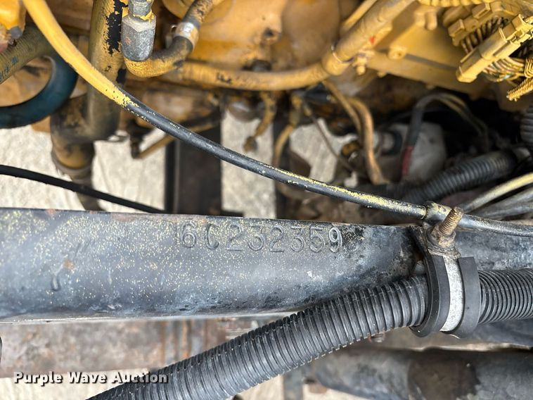 image for item DM1912 2006 International 9400i semi truck