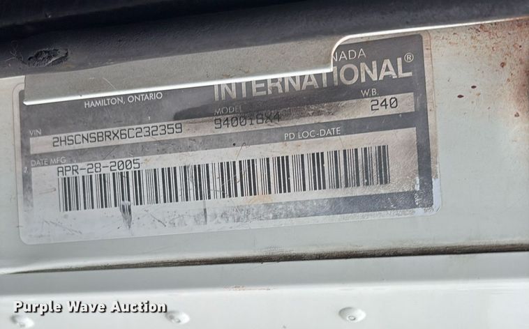 image for item DM1912 2006 International 9400i semi truck