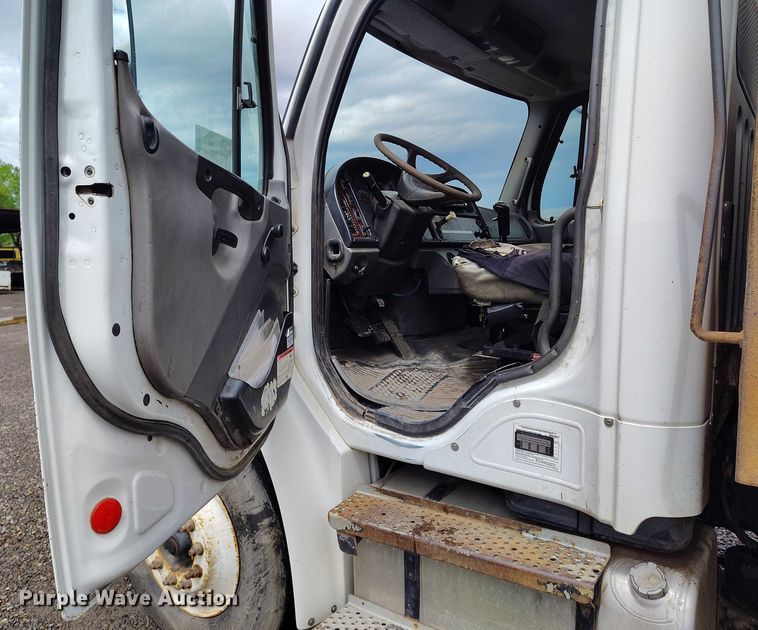 image for item DP4990 2006 Freightliner Business Class M2 dump flatbed truck