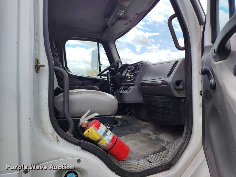 image for item DP4990 2006 Freightliner Business Class M2 dump flatbed truck