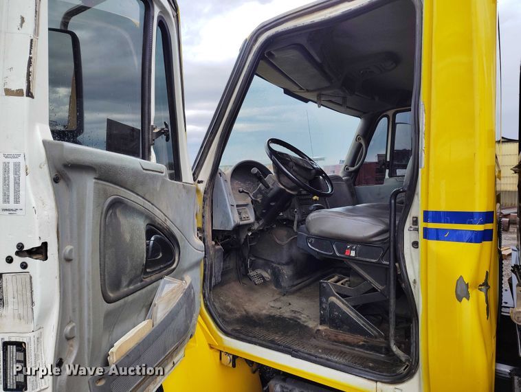 image for item DP4991 2007 International 4300 rollback truck