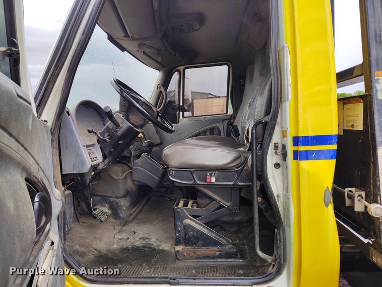 image for item DP4991 2007 International 4300 rollback truck