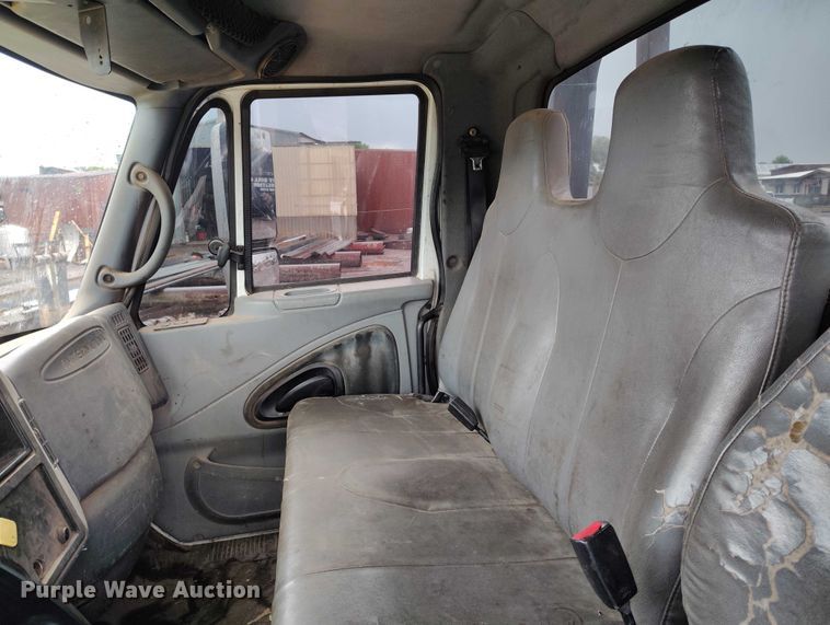 image for item DP4991 2007 International 4300 rollback truck