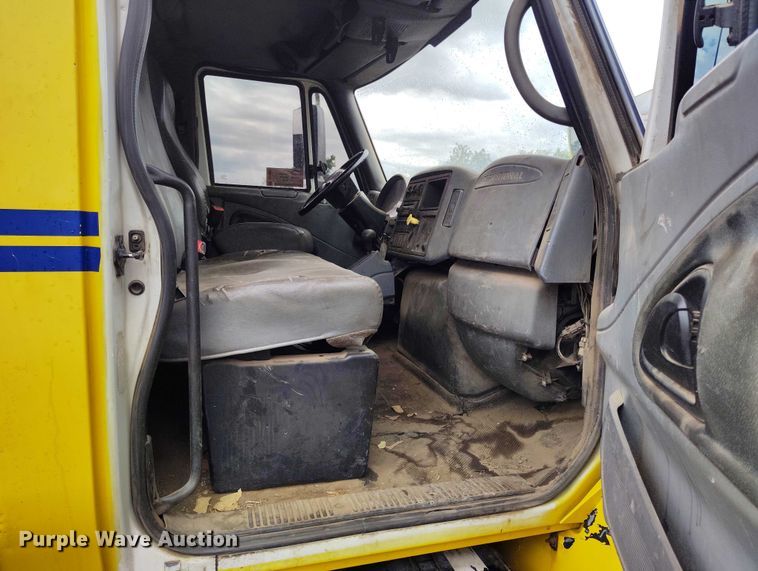 image for item DP4991 2007 International 4300 rollback truck