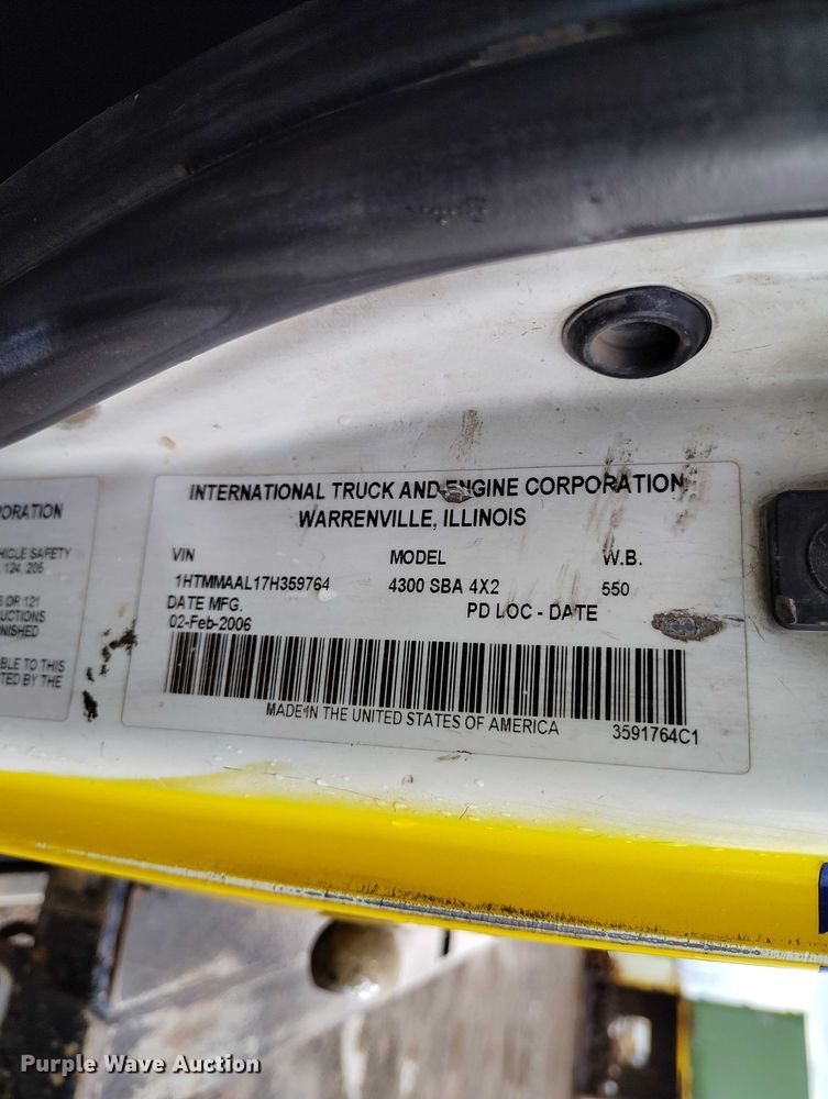 image for item DP4991 2007 International 4300 rollback truck