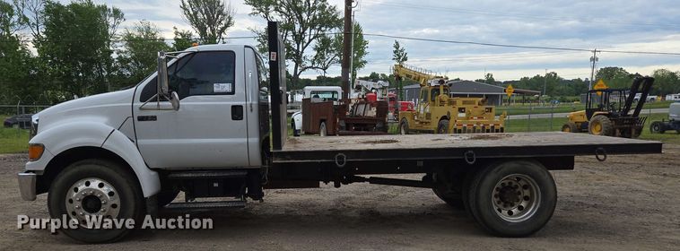 image for item DP6383 2005 Ford F750 Super Duty flatbed truck