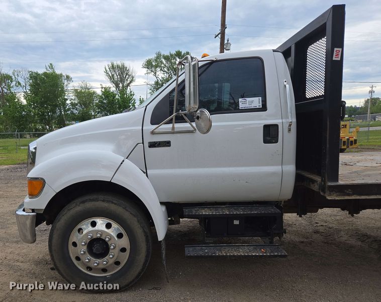 image for item DP6383 2005 Ford F750 Super Duty flatbed truck