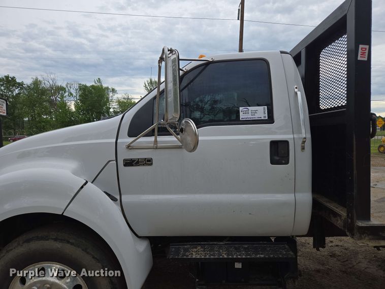 image for item DP6383 2005 Ford F750 Super Duty flatbed truck