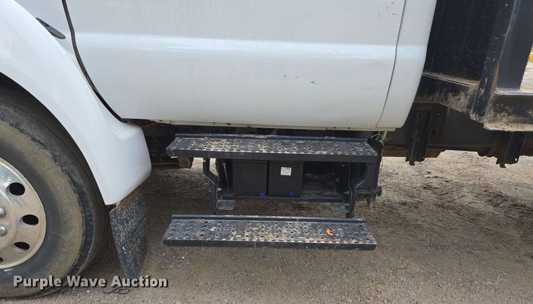 image for item DP6383 2005 Ford F750 Super Duty flatbed truck