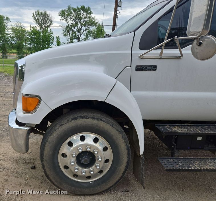 image for item DP6383 2005 Ford F750 Super Duty flatbed truck