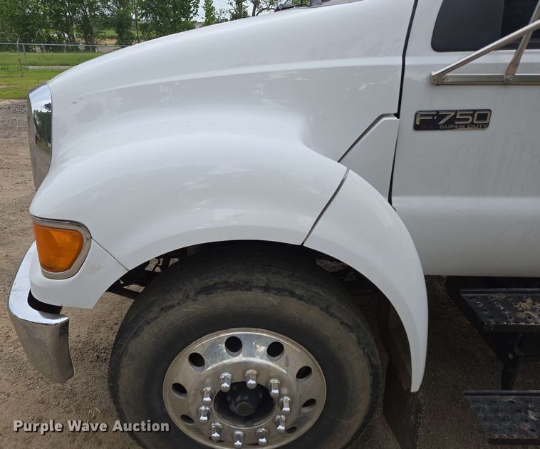 image for item DP6383 2005 Ford F750 Super Duty flatbed truck