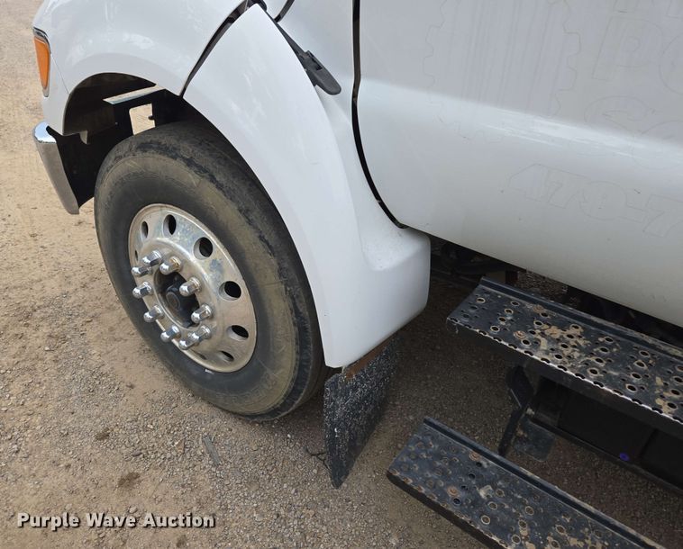 image for item DP6383 2005 Ford F750 Super Duty flatbed truck