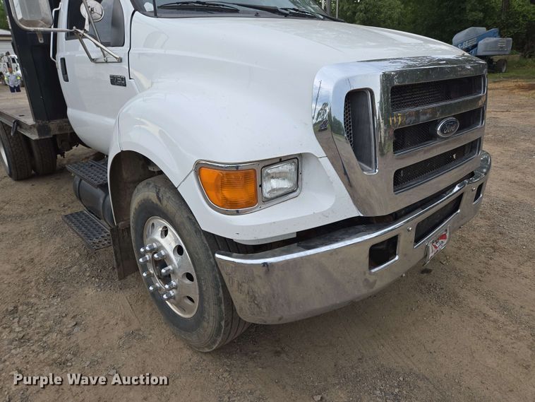 image for item DP6383 2005 Ford F750 Super Duty flatbed truck