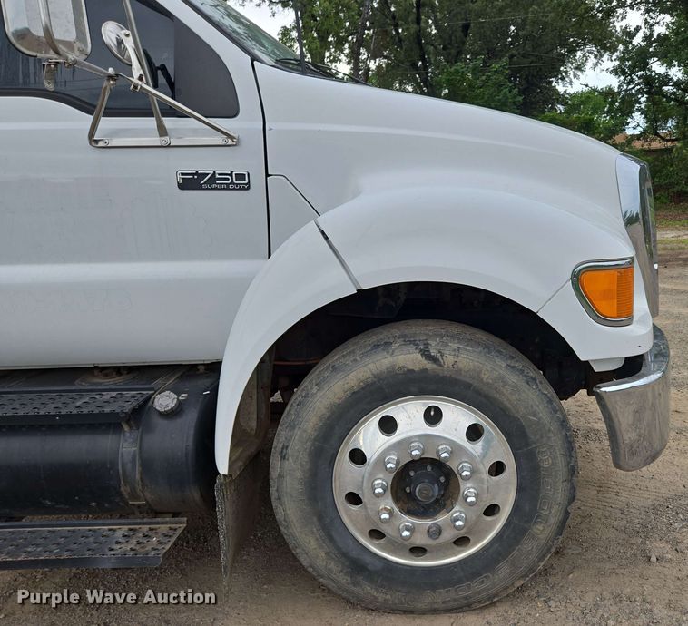 image for item DP6383 2005 Ford F750 Super Duty flatbed truck