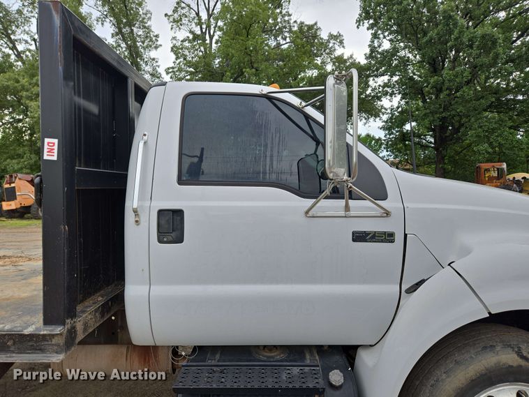 image for item DP6383 2005 Ford F750 Super Duty flatbed truck