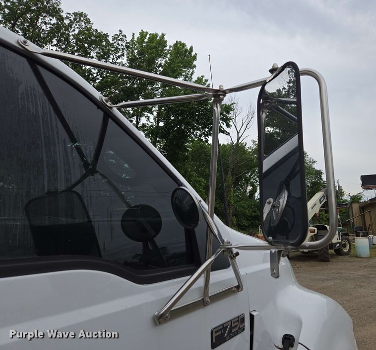 image for item DP6383 2005 Ford F750 Super Duty flatbed truck