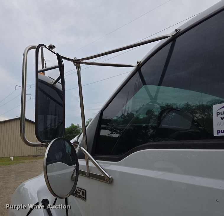 image for item DP6383 2005 Ford F750 Super Duty flatbed truck