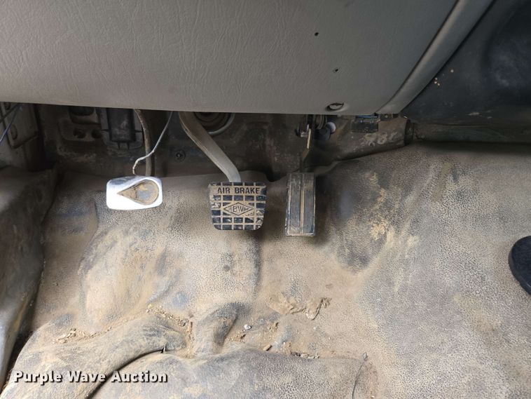 image for item DP6383 2005 Ford F750 Super Duty flatbed truck