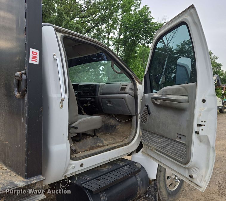 image for item DP6383 2005 Ford F750 Super Duty flatbed truck