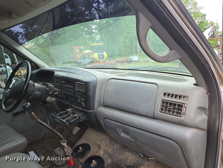 image for item DP6383 2005 Ford F750 Super Duty flatbed truck