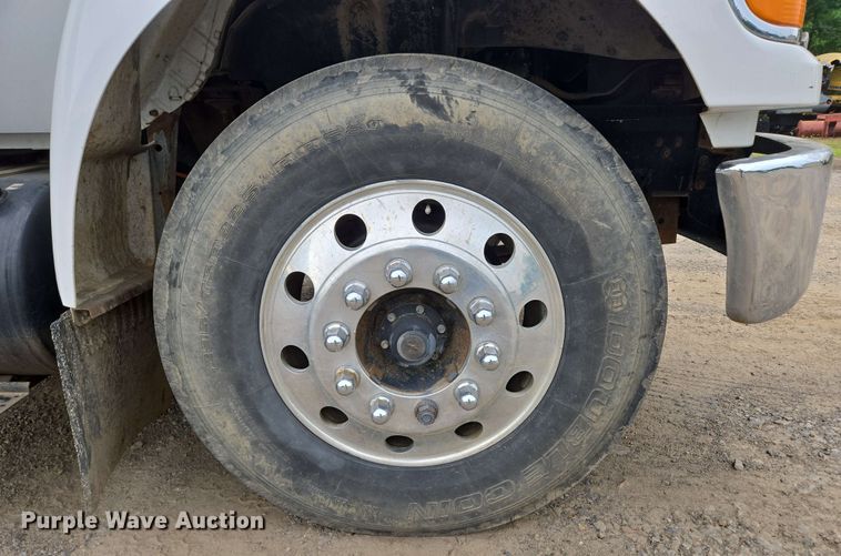 image for item DP6383 2005 Ford F750 Super Duty flatbed truck